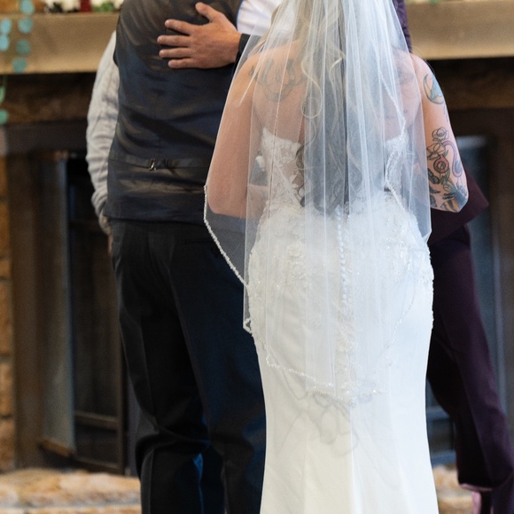 Wedding gown - Picture 6 of 6